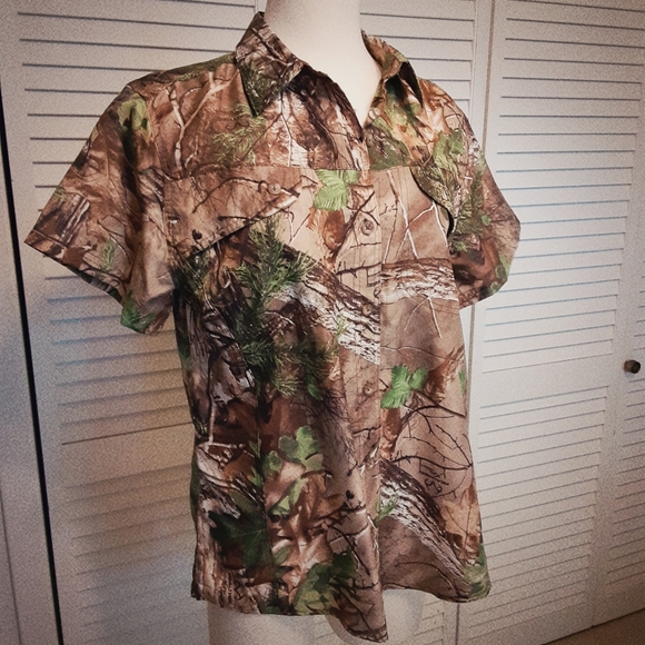 Camouflage Dura-Cool Technology Scotchguard Protect Button Down Top - Picture 12 of 16
